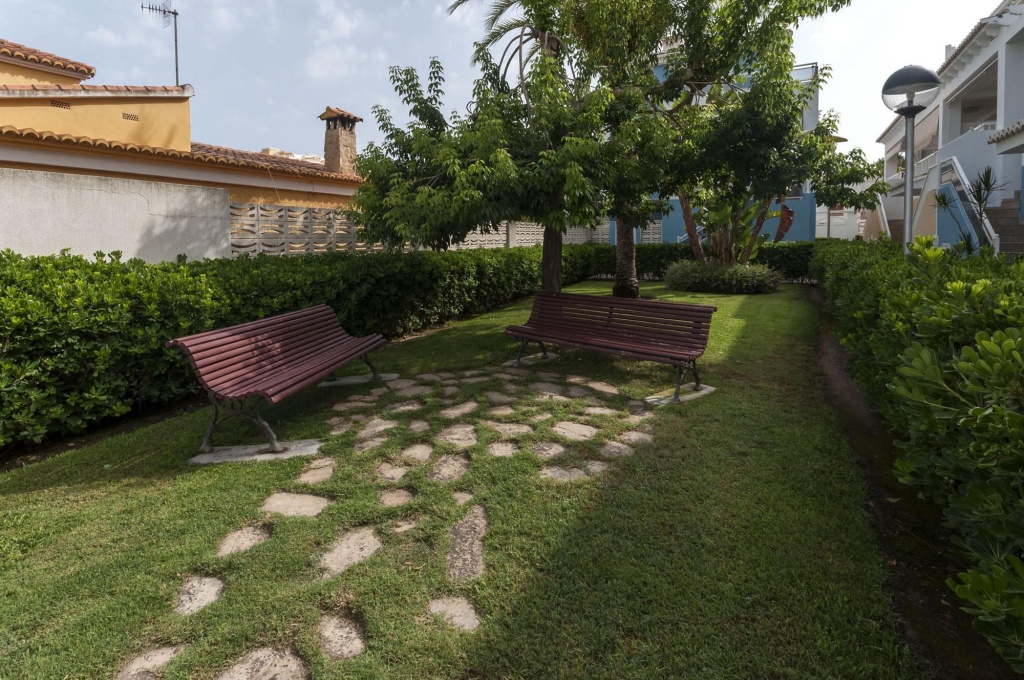 GOLDEN - Chalet with shared pool in Playa de Gandia. Free WiFi