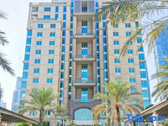 bnbme | Dubai Marina: Quiet Patio Oasis