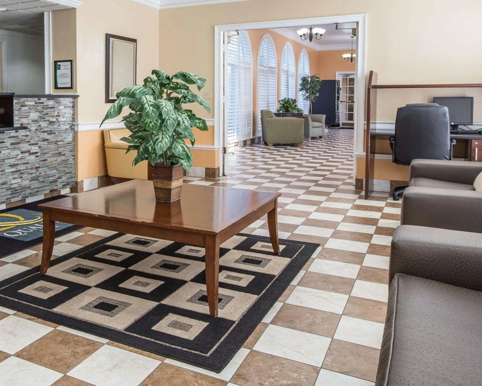 Lobby & Reception