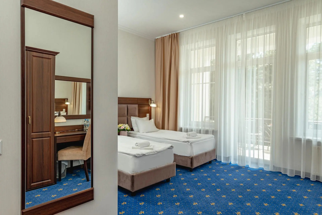 Deluxe Double room with balcony (twin beds)