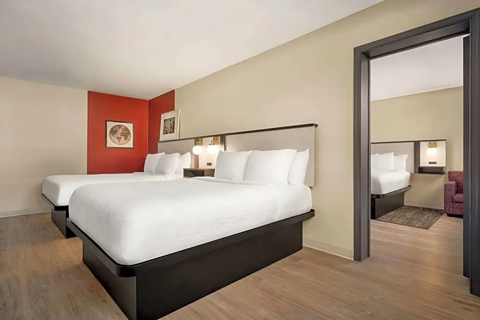 Sextuple Family Suite