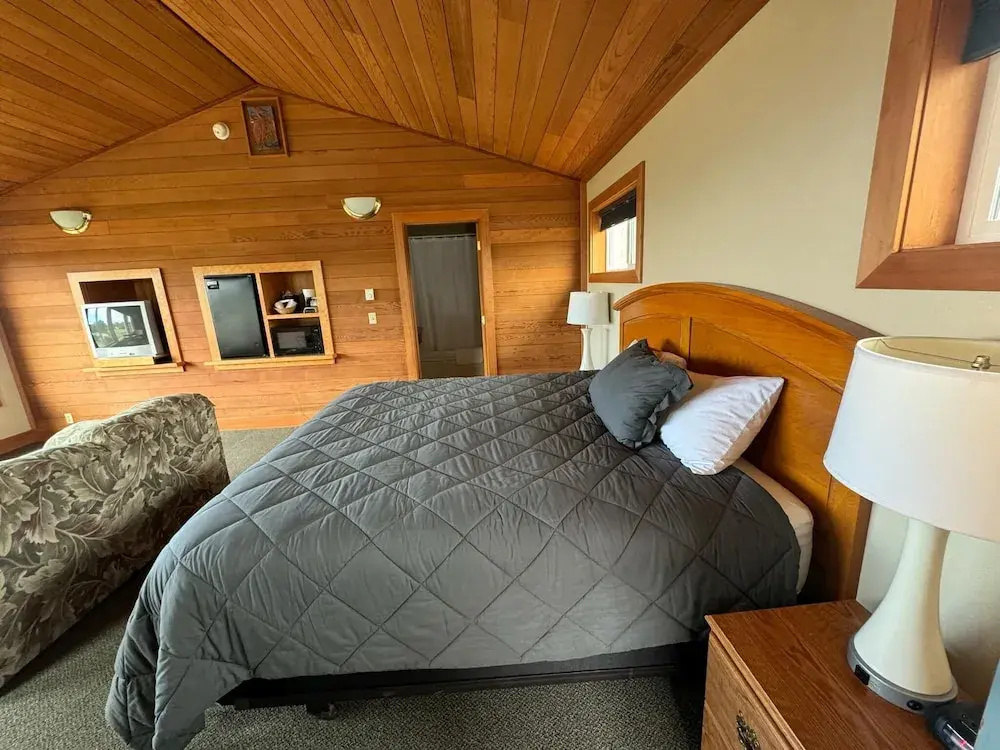 Standard Double room with partial ocean view (full double bed)