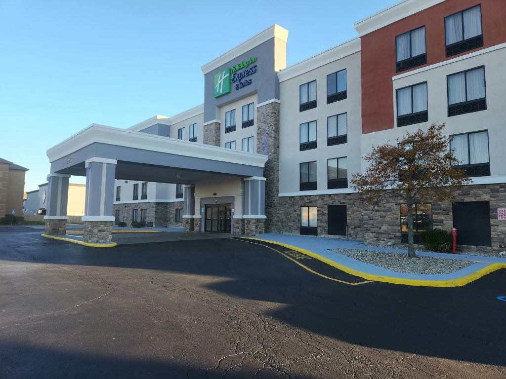 Holiday Inn Express and Suites Indianapolis W- Airport Area by IHG