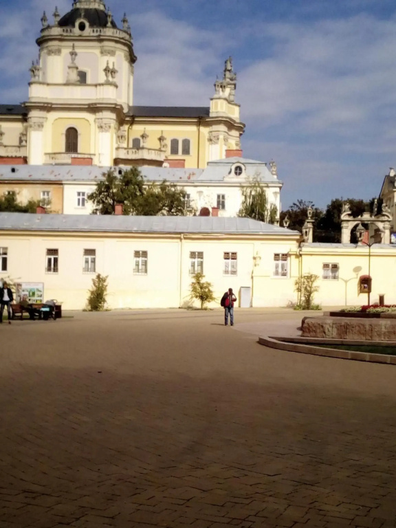1 ком апартаменты на Олены Степанивны ,парковка
