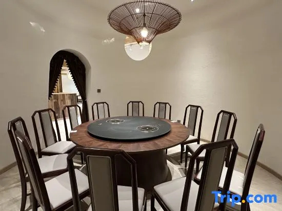 Iron-eating Beast · Designer Homestay (Changpinggou Scenic Area Store)