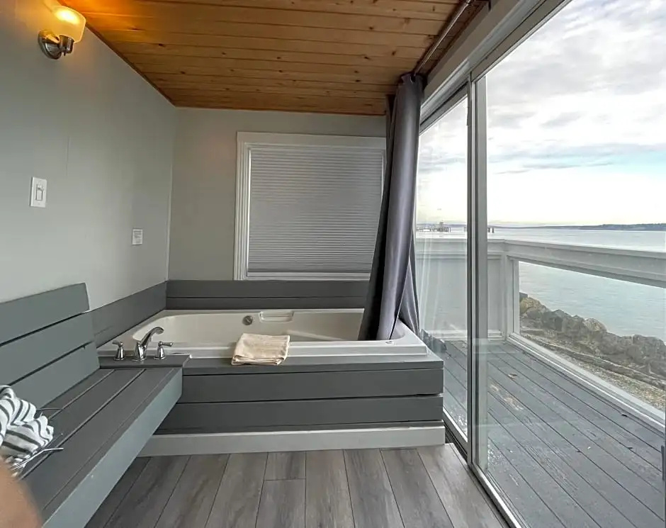 Deluxe room with balcony and with sea view