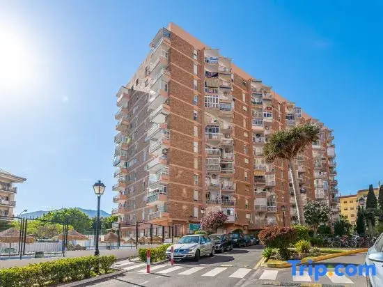 Spain Breaks - 2 bed family apartment Benalmádena with pool, Airco, WiFi