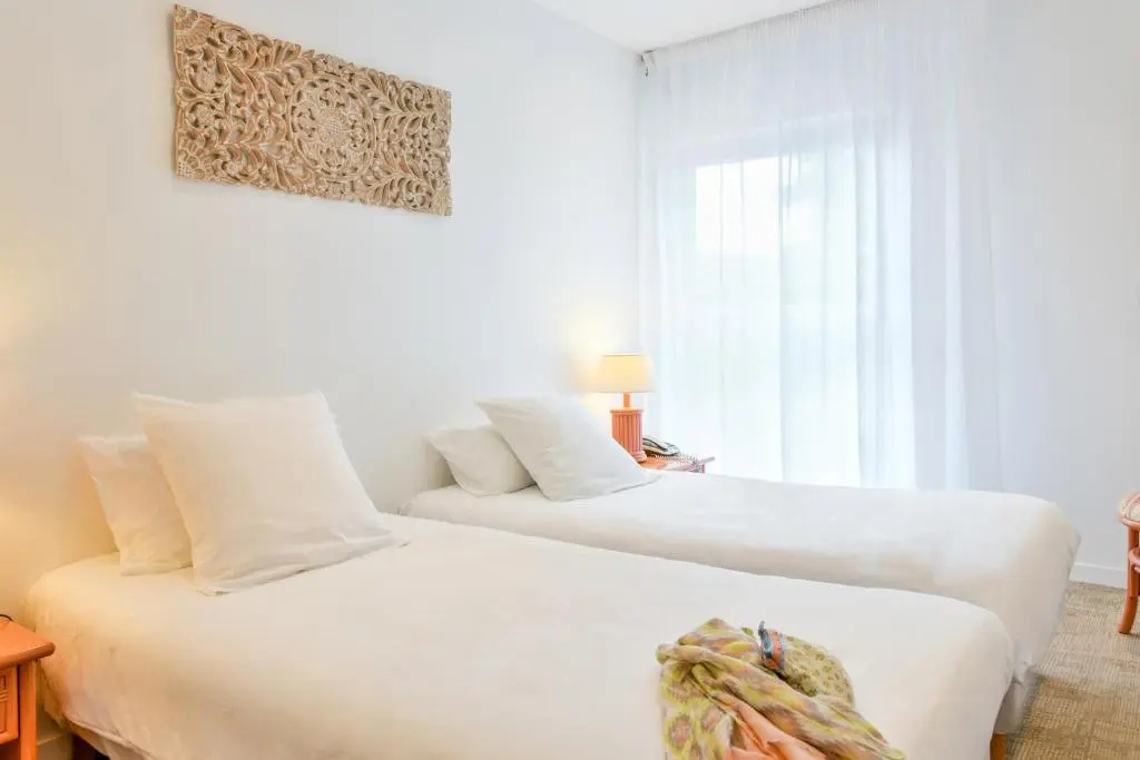 Comfort Double room with street view (full double bed)