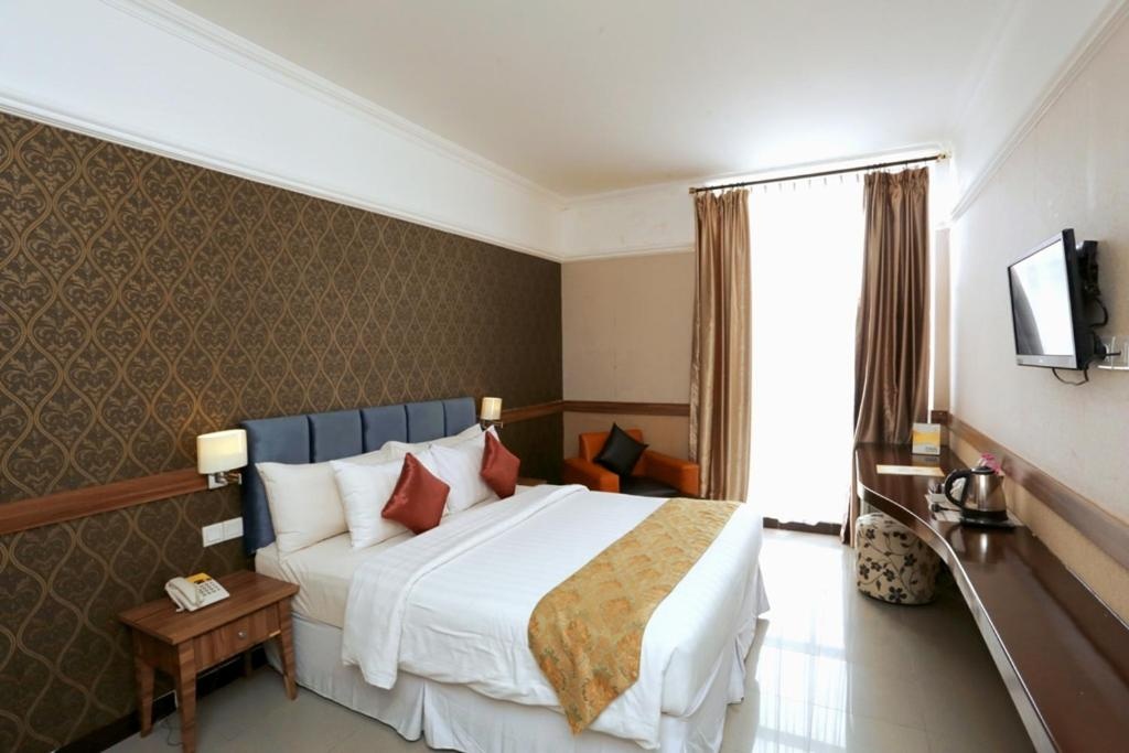 Standard Double room with city view (full double bed) — room photo 1