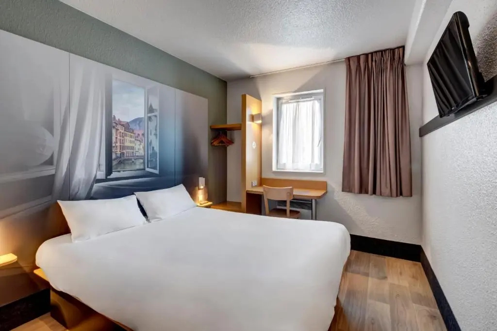 Double room (full double bed)