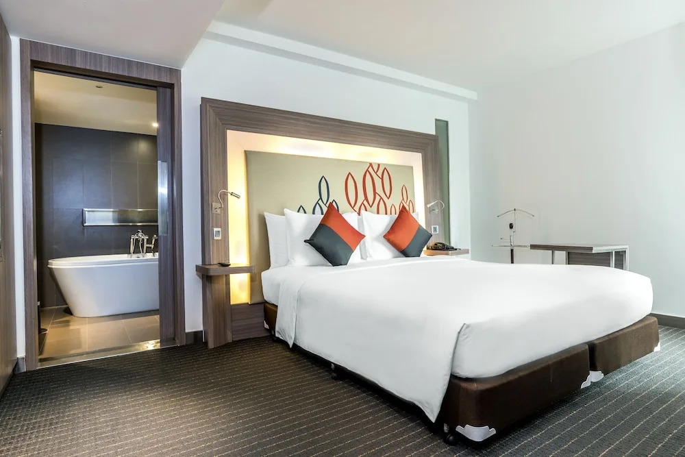 Deluxe Double Suite full double bed