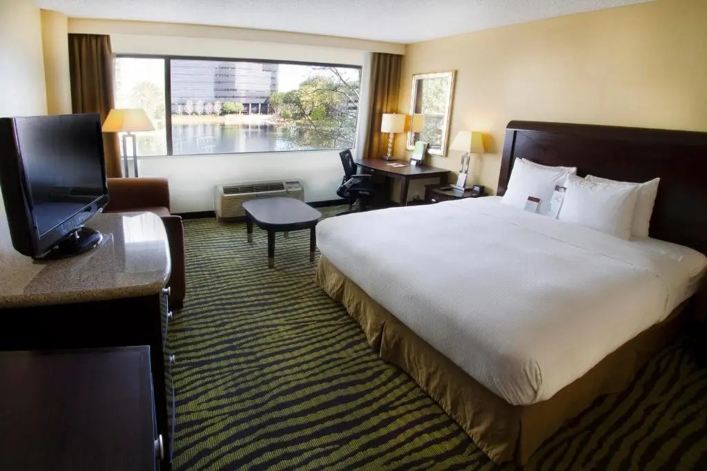 Lakeside Orange County Airport Hotel - Chambres
