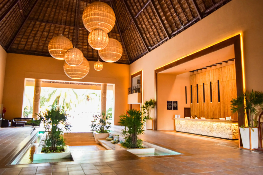 Lobby & Reception