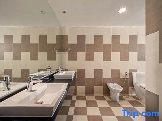 Luxury 4BR Villa Da Nang, 100m to Beach, Private Pool, Perfect for Group