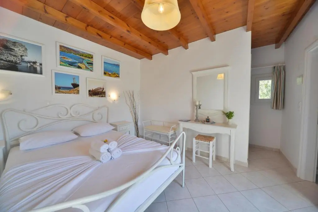 Standard Double room with garden view (full double bed)