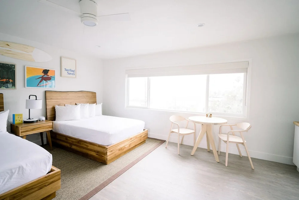 Standard Quadruple room with partial ocean view