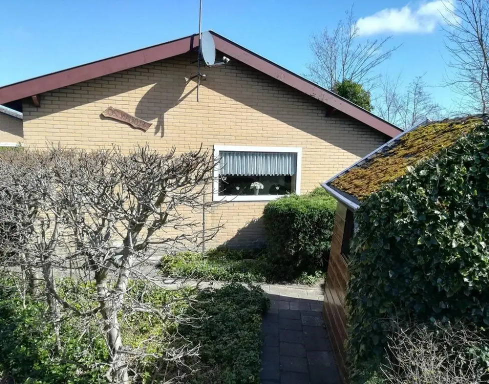 Appealing Bungalow With Large Garden