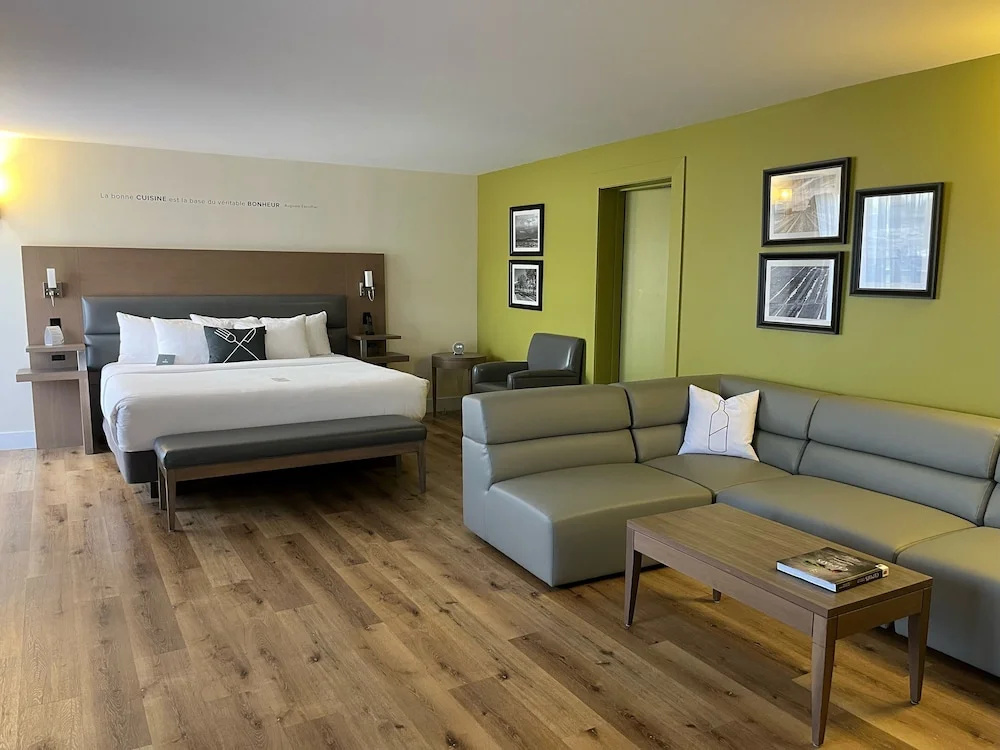 Standard Double room with balcony (full double bed)