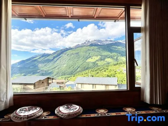 Langshanju Panoramic View Homestay (Shangri-La Haba Snow Mountain Branch)