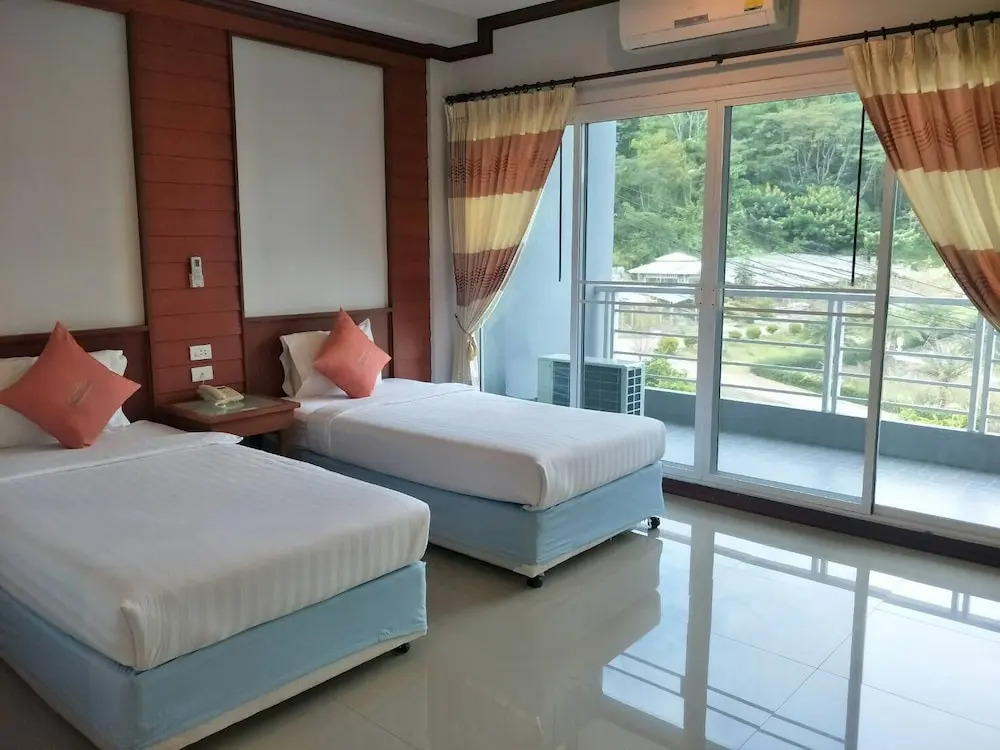 Двухместный номер Deluxe с балконом двуспальная кровать в Breeze Hill Hotel