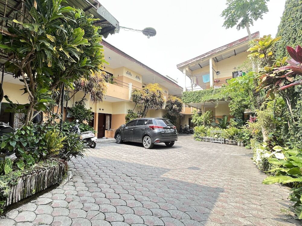 Отель SPOT ON 93398 Sudimoro Guest House Syariah, фото 1