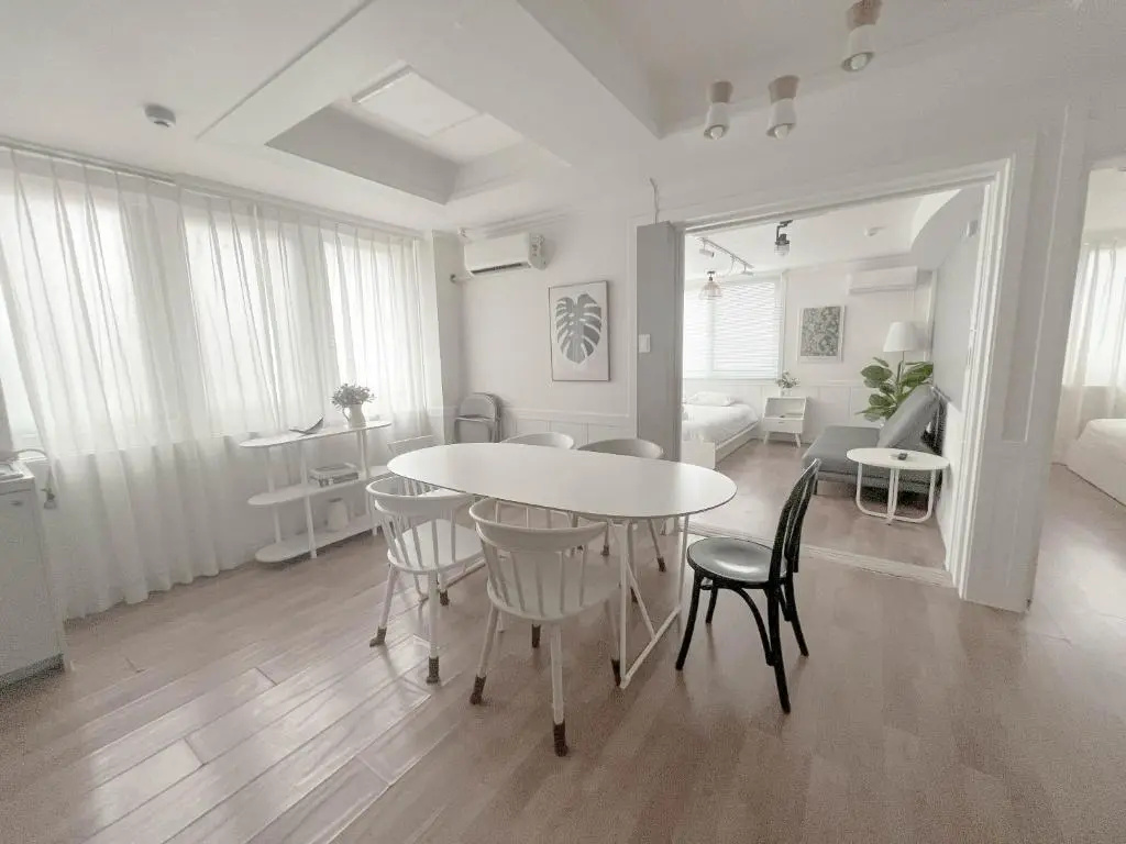 3 Bedrooms Apartment
