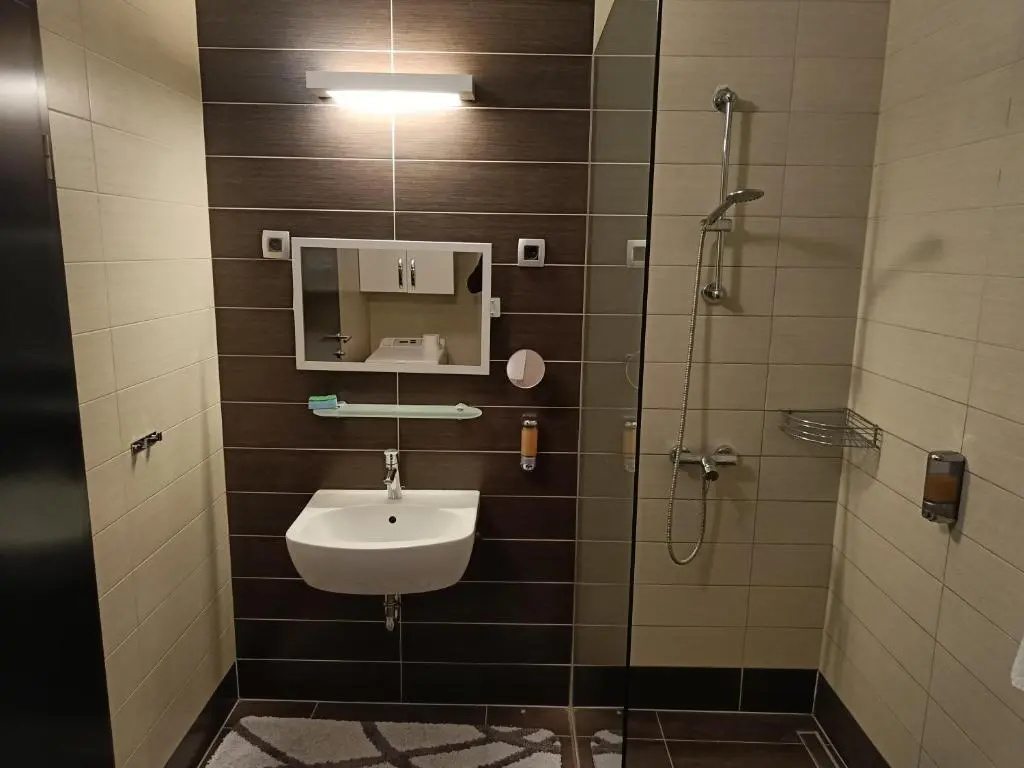 Nitro Rooms - Chambres