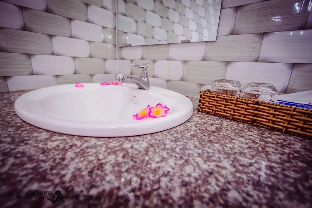 Lien Thong Hotel - Chambres