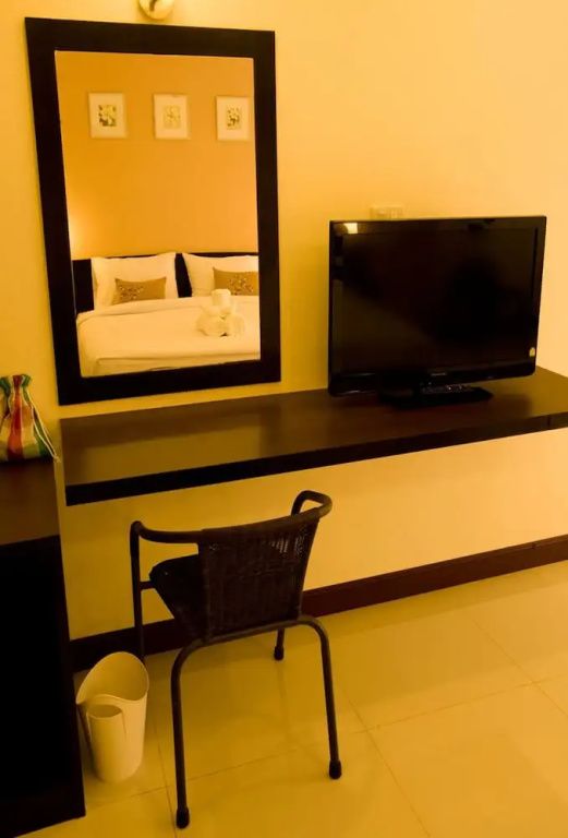 Deluxe Double room with balcony (full double bed)