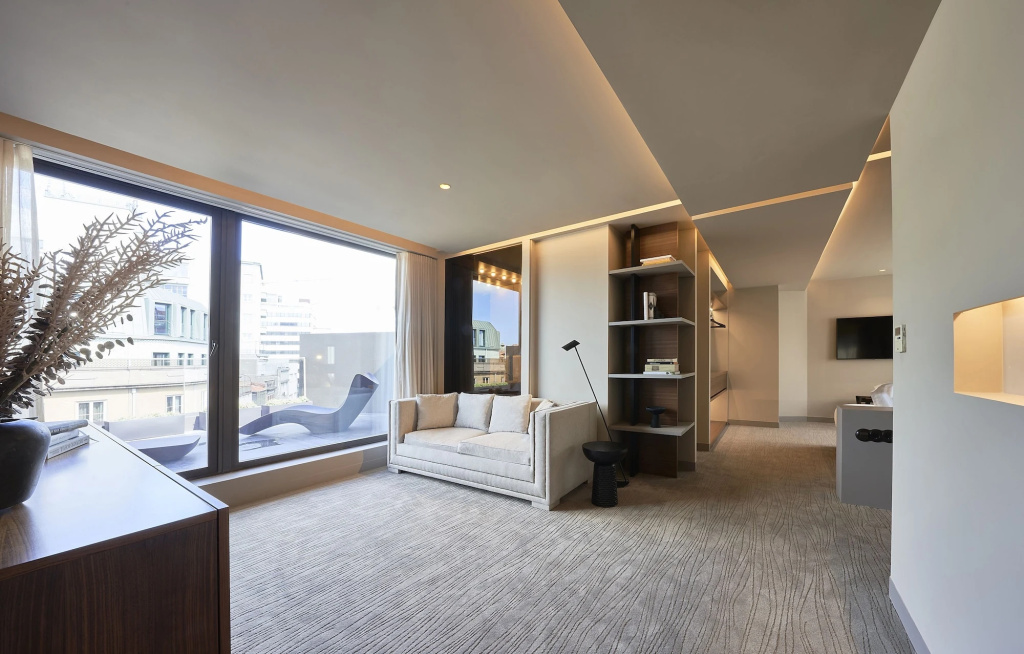 Lobby & Reception