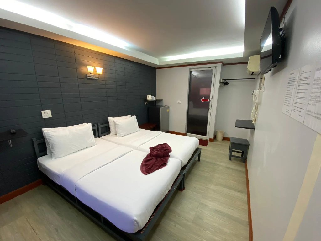 Economy No Window Double room (twin beds)
