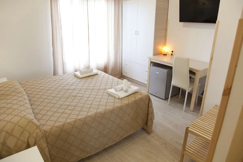 Standard Double room with balcony (full double bed)