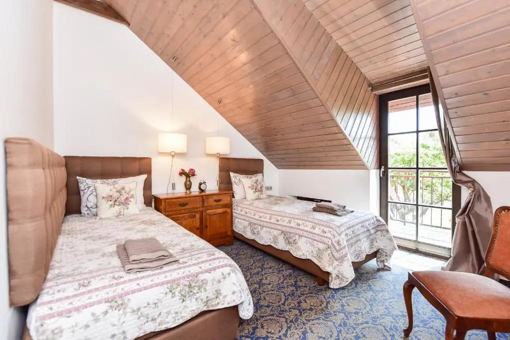 Standard Double room with balcony (twin beds)