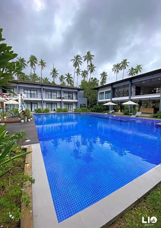 Deluxe room with pool view
