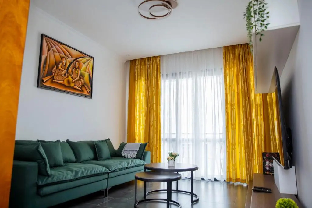 2 Bedrooms Apartment