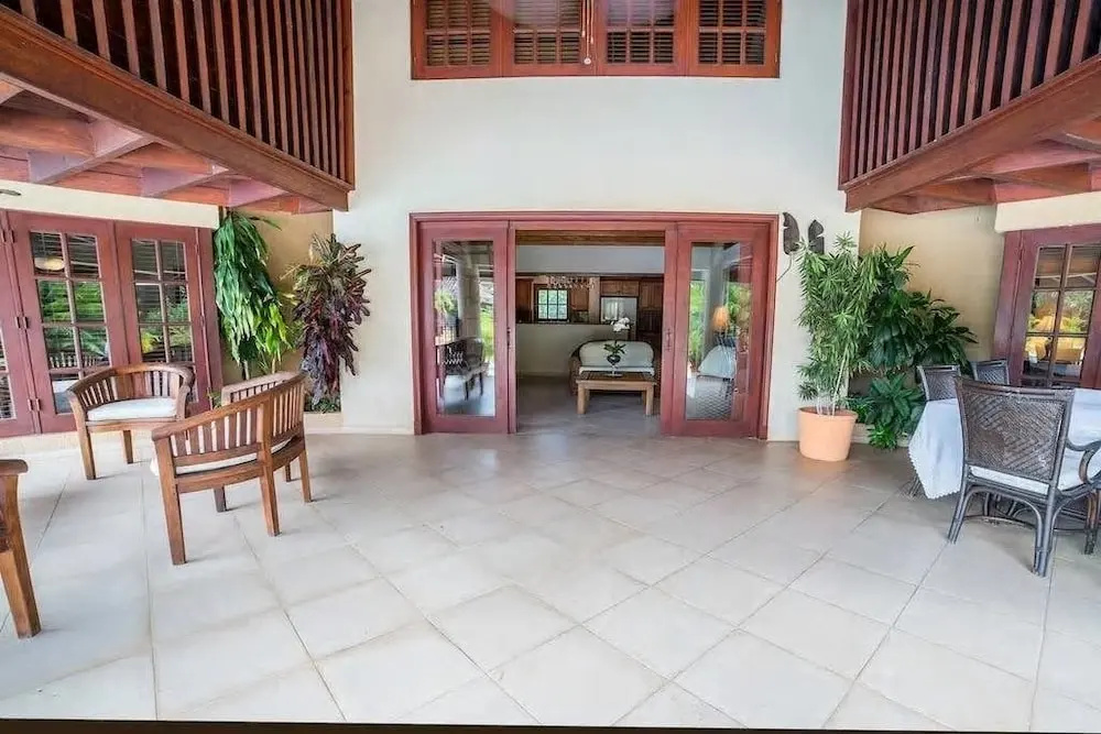 8BR 9BA Barranca Villa by ASVR