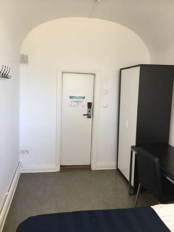 Economy Double room with lake view (full double bed)