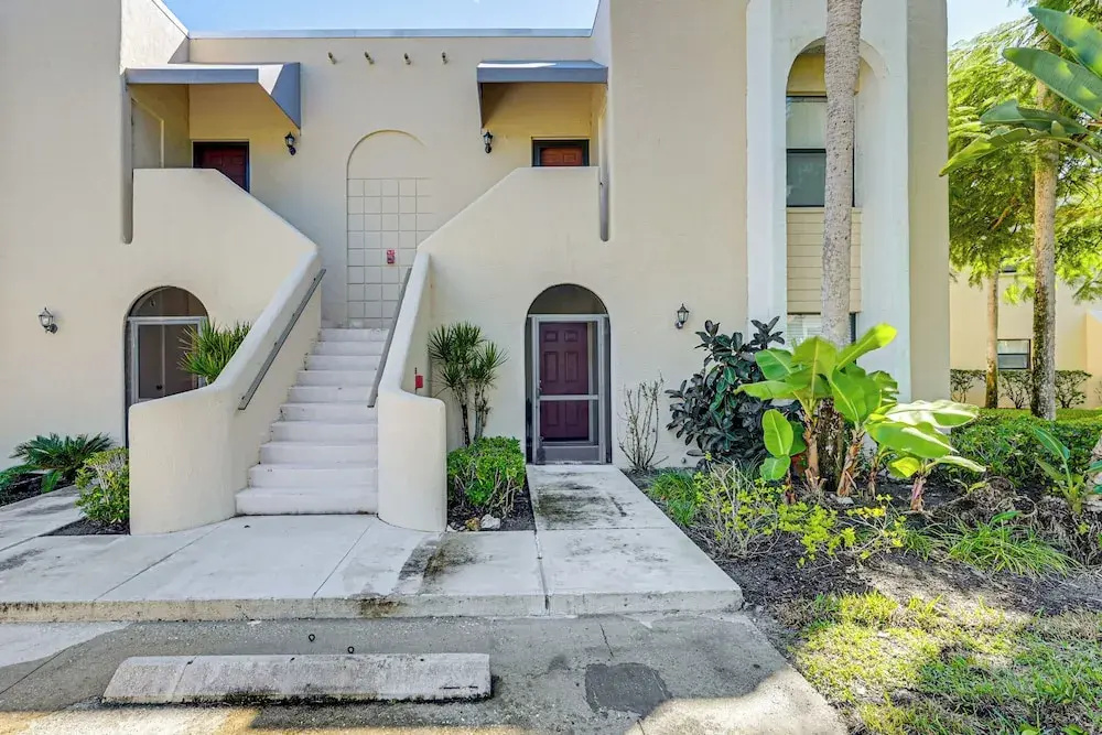 Family Condo w/ Pool! 3 Mi to Naples Beach