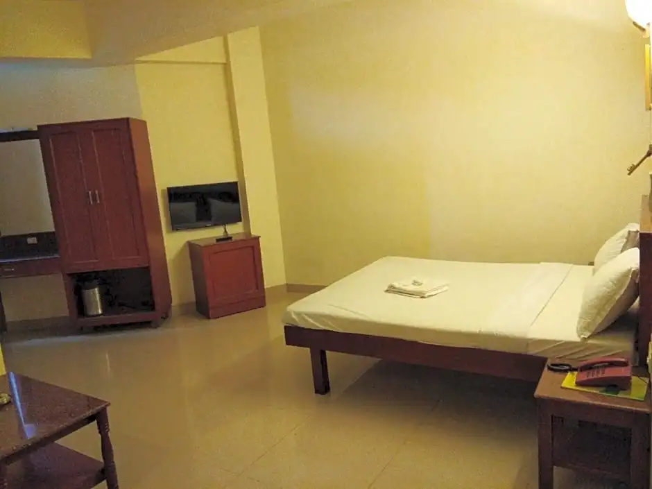 Deluxe Double room (full double bed)