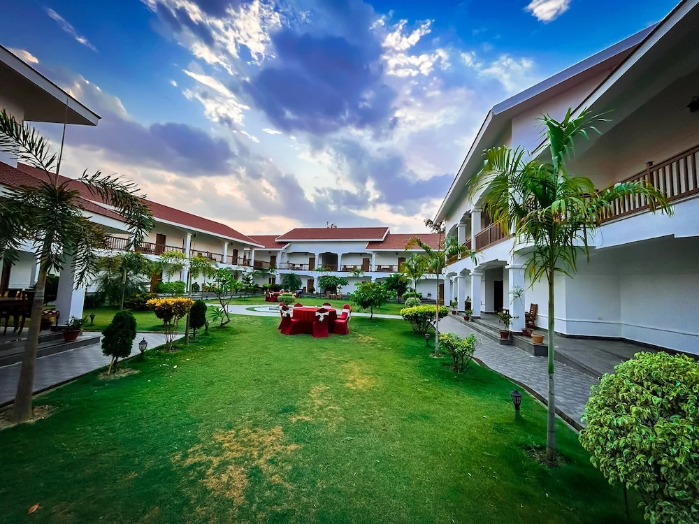 Hotel Earth Light