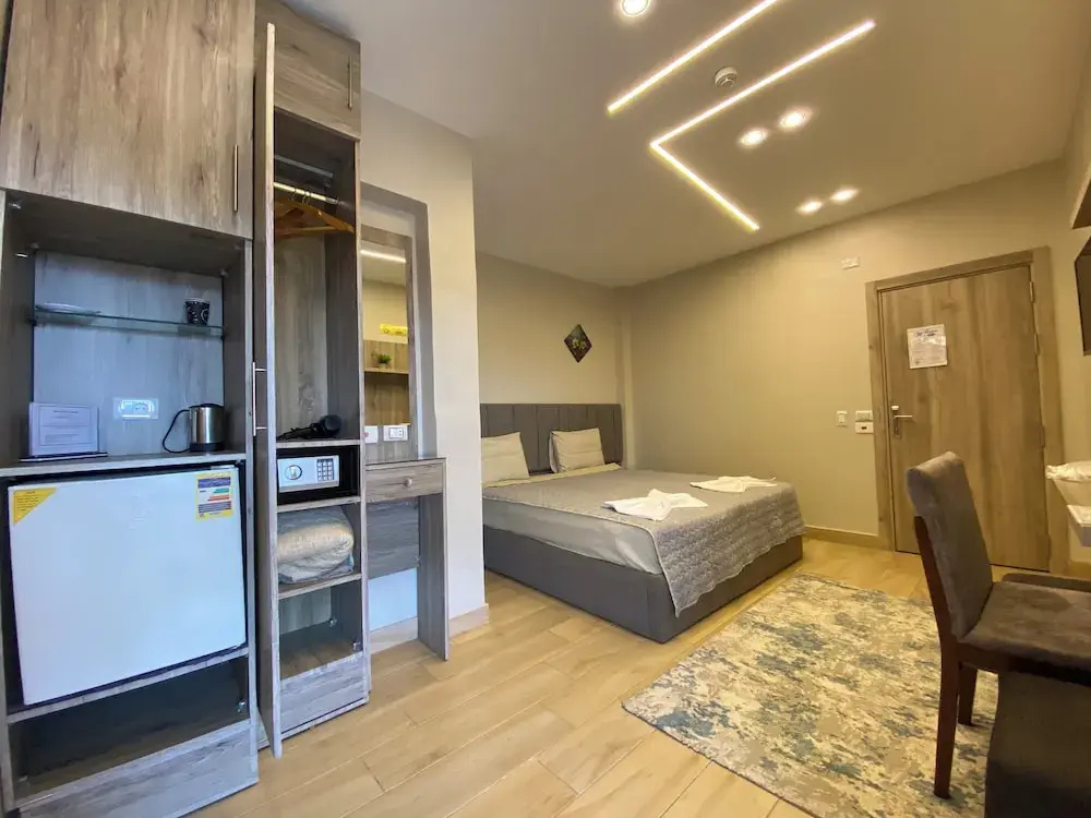 Deluxe Double room with balcony (full double bed)