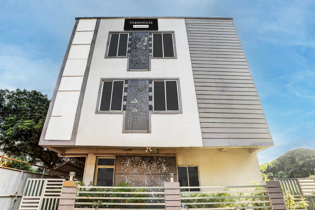 Collection O 19529 Hotel Bhinna Sakala
