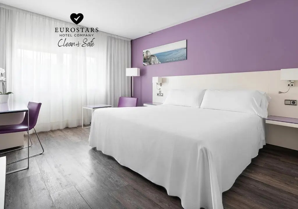 Double room (full double bed)