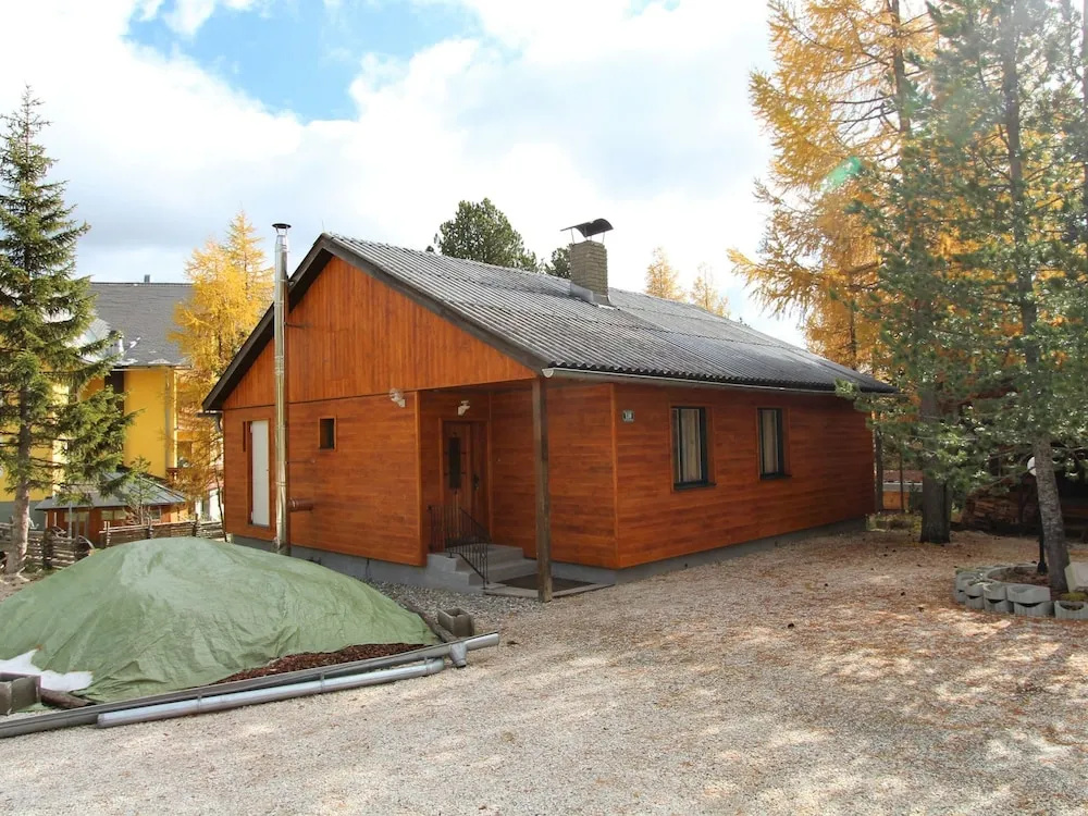 Sunlit Cabin with Hot Tub in Turracherhohe