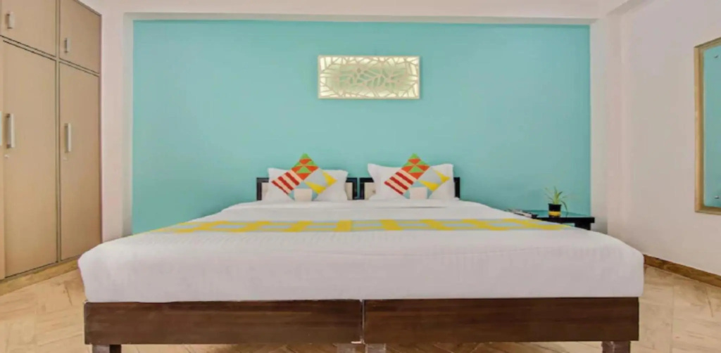 Deluxe Double room (full double bed)