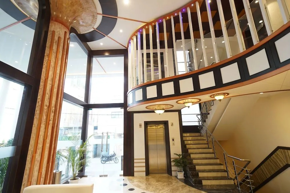 Lobby & Reception