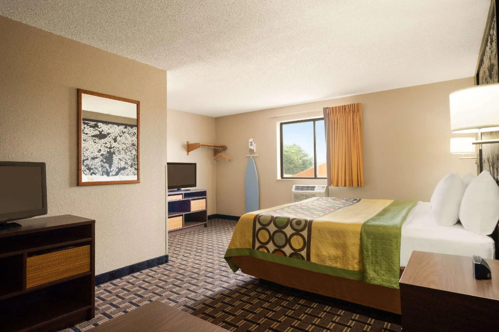 Double Suite (full double bed)