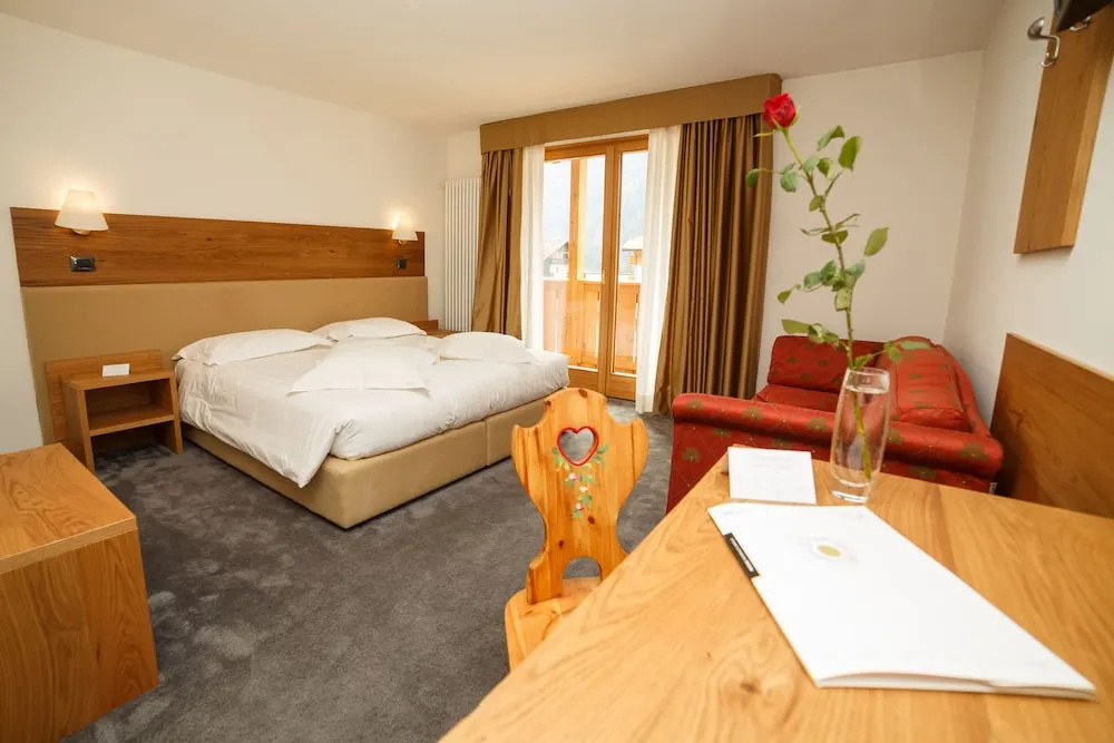 Standard Double room with balcony (full double bed)