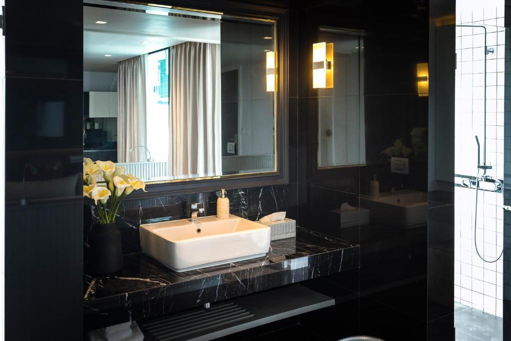 Двухместный номер Deluxe двуспальная кровать в Apartelle Jatujak Hotel