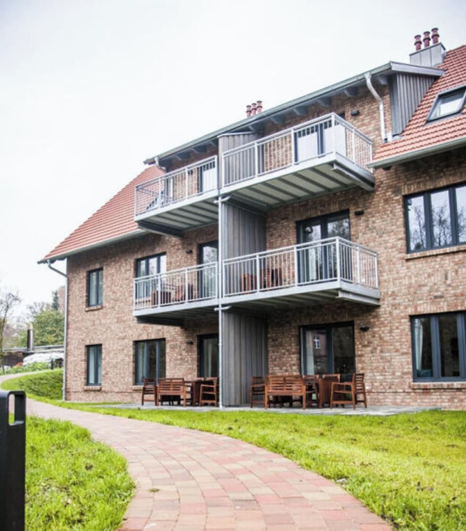Narrow Luzin Modern Retreat